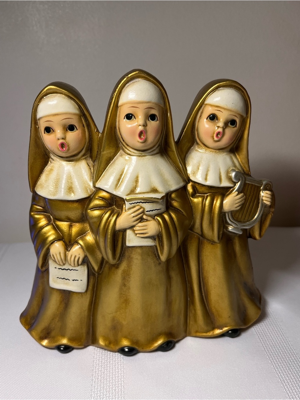 Vintage Musical Nuns Figurine, The Singing Nun "Dominique"
Made in Japan
So cute